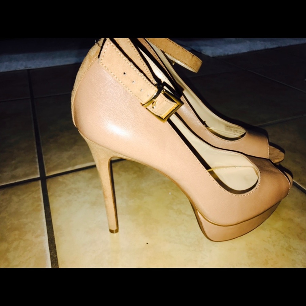 New Jessica Simpson platform heels! Nude size 10